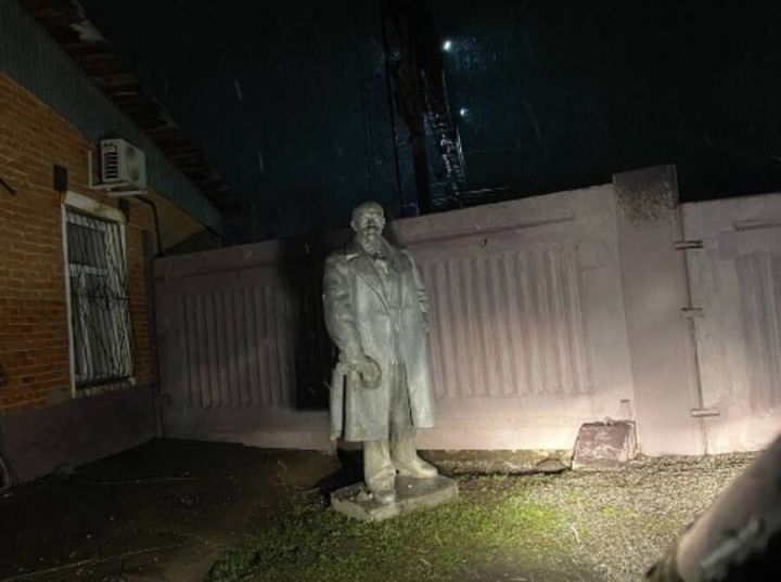Кемеровчан удивил новый памятник Ленину