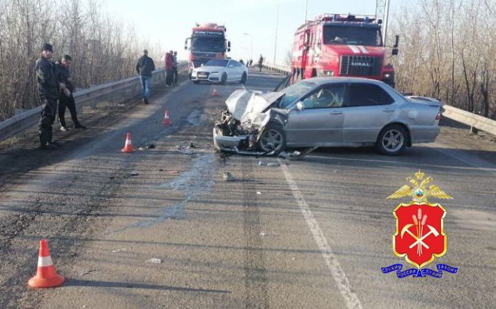 В Кузбассе в ДТП с автобусом пострадали три человека