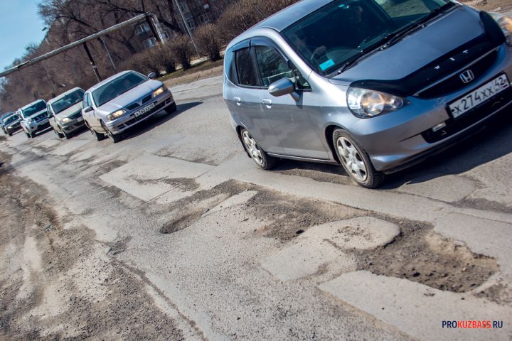 В кузбасском поселке почти половина дорог нуждается в ремонте