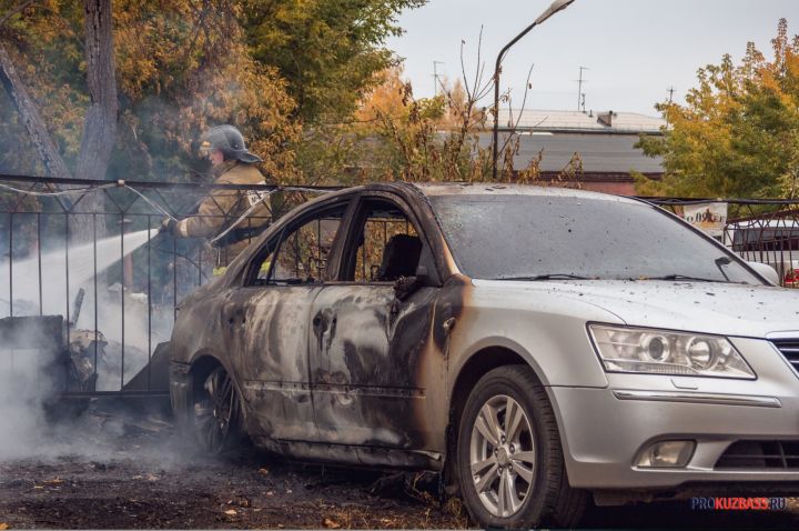 Три автомобиля загорелись в Кузбассе