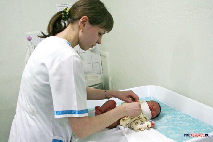 В Кузбассе стали реже рожать