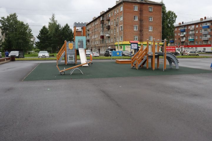 Обновленная общественная площадка появилась в кузбасском городе