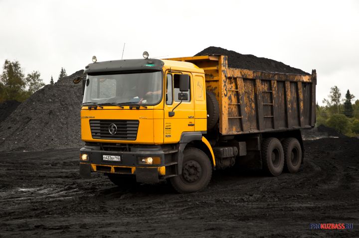 Власти Кузбасса обсудили вопросы по зарплате перед сотрудниками шахты «Спиридоновская»