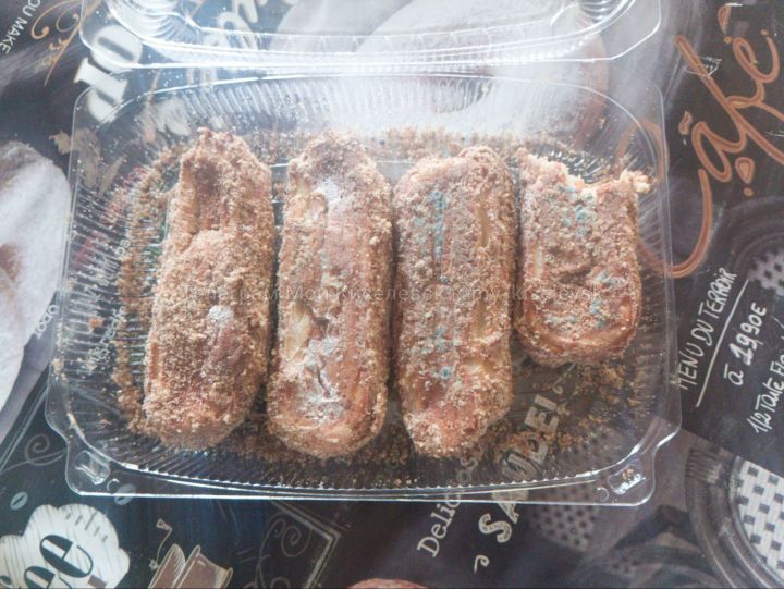 Жителям кузбасского города продали сладости с плесенью