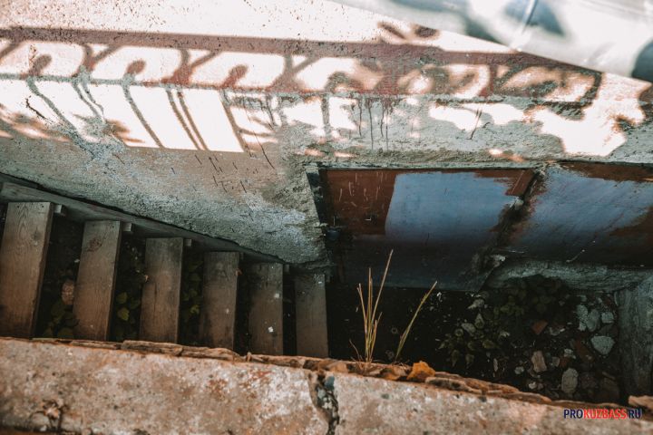 Кузбассовцы добились устранения течи в подвалах