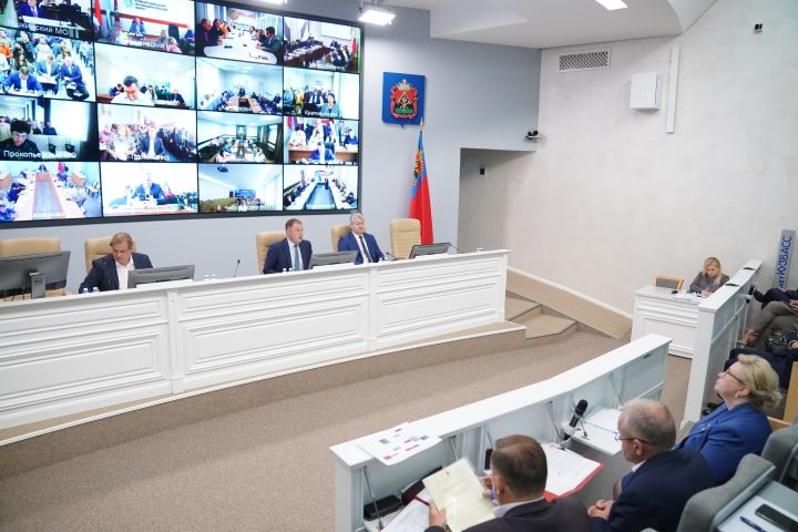 Илья Середюк пообещал построить двадцать домов и поликлинику до конца года