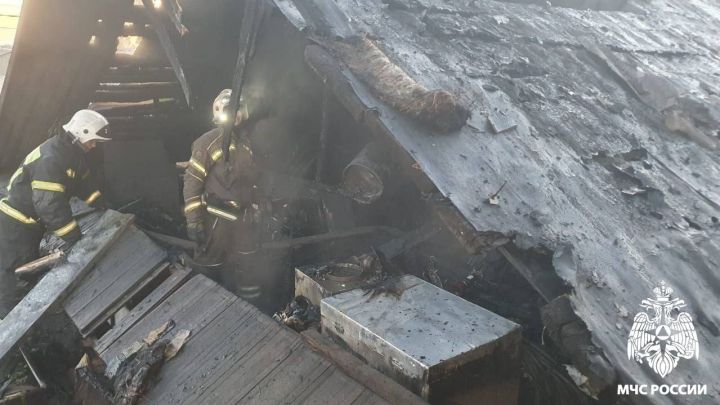 В Кемерове сгорели дом и сауна