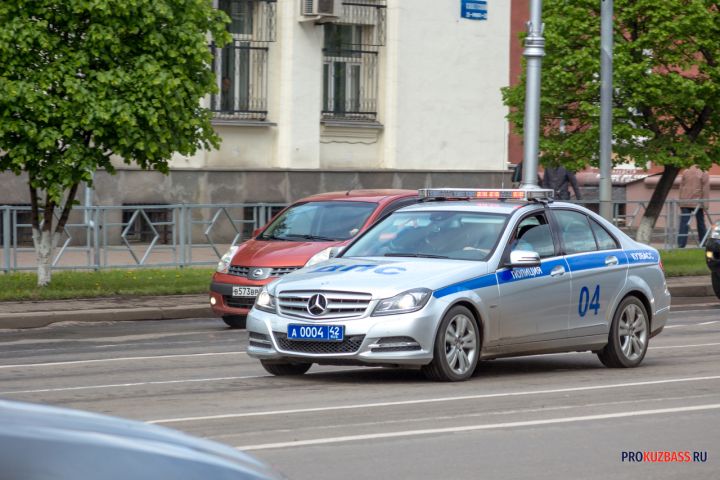 Автоинспекторы Кузбасса помогли доставить в больницу первоклассницу