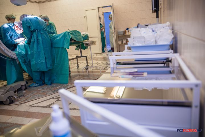 Кузбасские медики освоили современную методику удаления камней