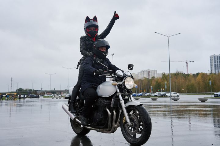 Фоторепортаж: кемеровские байкеры закрыли мотосезон с девушками, но без пробега