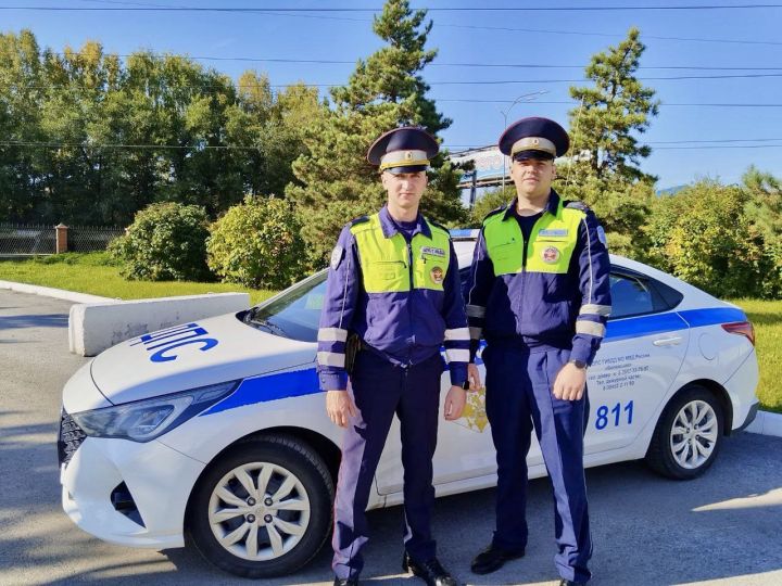 Автоинспекторы Кузбасса помогли экстренно доставить в больницу мужчину, проткнувшего руку