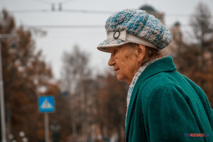 Медики назвали пять предметов в спальне, которые мешают спать после 60 лет: проверьте свою комнату