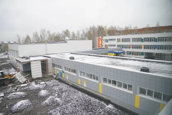 Губернатор Кузбасса проверил ремонт Мысковской школы имени Героя России Александра Гребёнкина