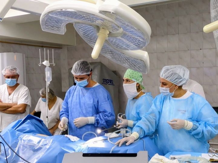 Врачи из Кемерова и Москвы спасли жизнь школьному учителю