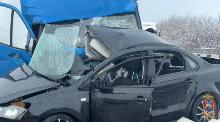 В  лобовом ДТП на кузбасской трассе погибли 2 человека