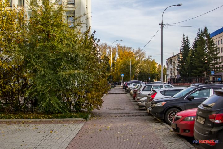 Почему опытные водители всегда выворачивают руль при парковке