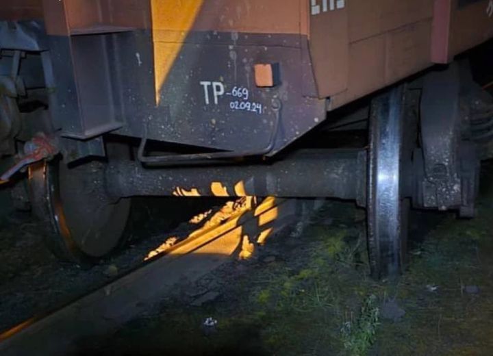 В Новокузнецке во время маневров сошел вагон с рельсов 