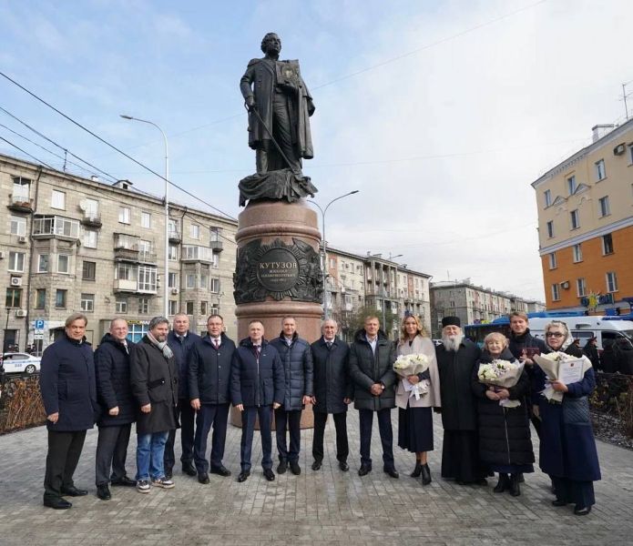 Владимир Мединский и Илья Середюк приняли участие в открытии памятника Кутузову