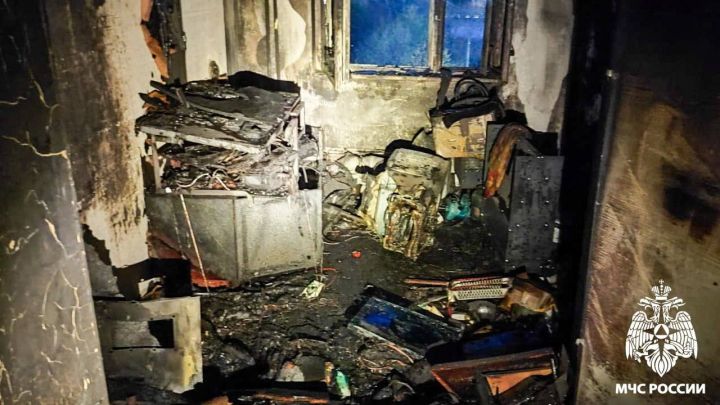 Сотрудники МЧС спасли на пожаре в Новокузнецке 13 человек