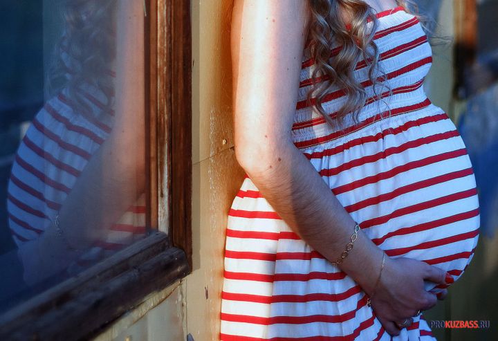 27 кузбасских студенток получили в сентябре выплаты по родам и беременности