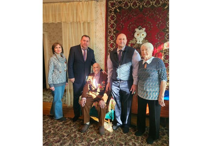 Ветеран труда из Кемерова отмечает 100-летний юбилей