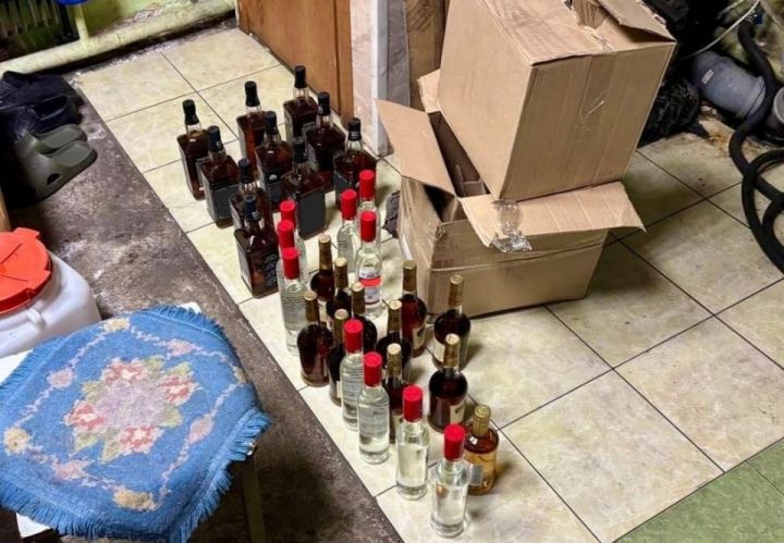 Полиция Кузбасса изъяла 20 литров алкоголя в овощном магазине