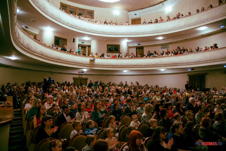 Среди кузбассовцев растет спрос на оформление карты для походов на концерты и выставки