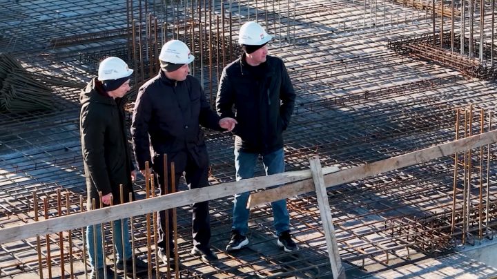 Мэр Кемерова провел совещание на крыше строящегося дома