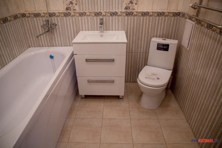 Теперь понятно, почему деньги «утекают» — все дело в крышке унитаза