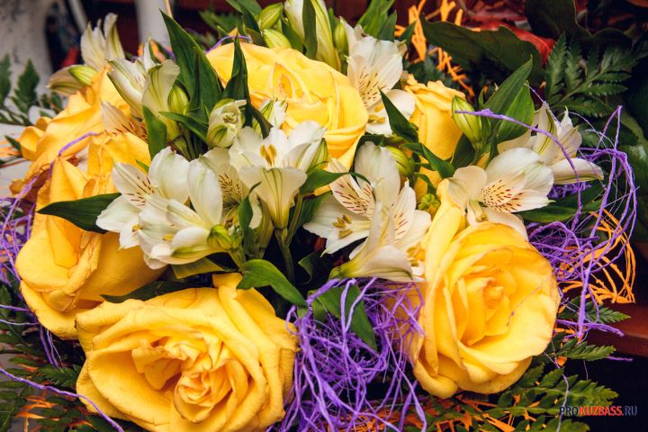 Власти Кузбасса потратят сотни тысяч на оформление букетов