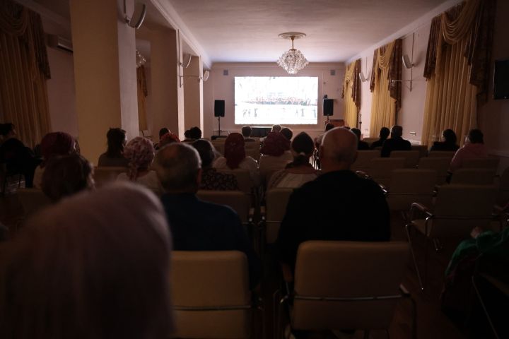 Искусство в «цифре»: в Кемерове прошел показ «Классики на Дворцовой»