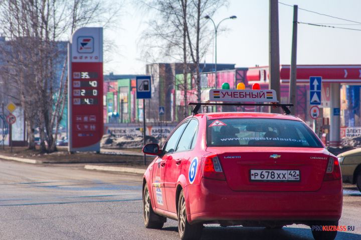 Когда авто молчит: как оживить севший аккумулятор, если рядом никого нет