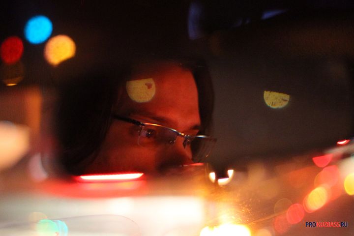 Красно-синие огни вдоль трасс — зачем их ставят и почему они важны для водителей