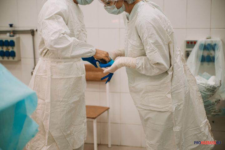 В Кемерово врачи фиксируют массовый поток детей с тяжелыми переломами на фоне гололеда