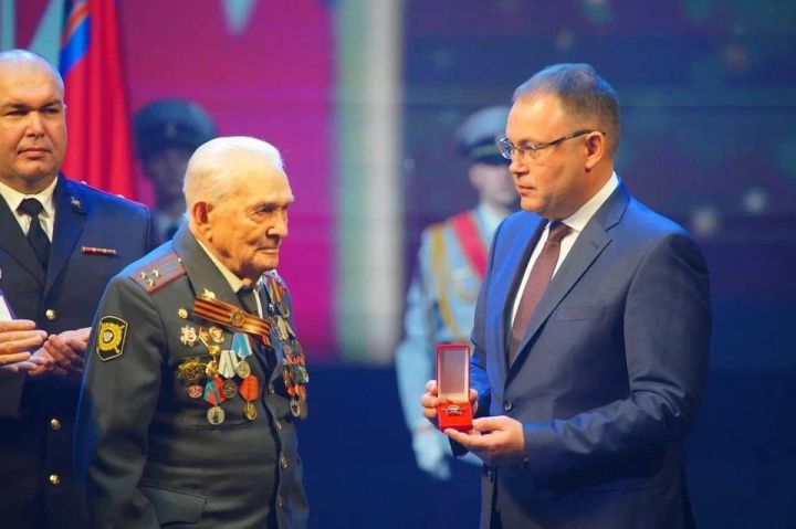 Орден Красной Звезды спустя 81 год вернулся в семью героя из Кузбасса