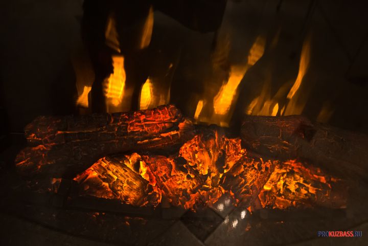 Детская находчивость спасла день: как старый трюк помог зажечь плиту без ожогов