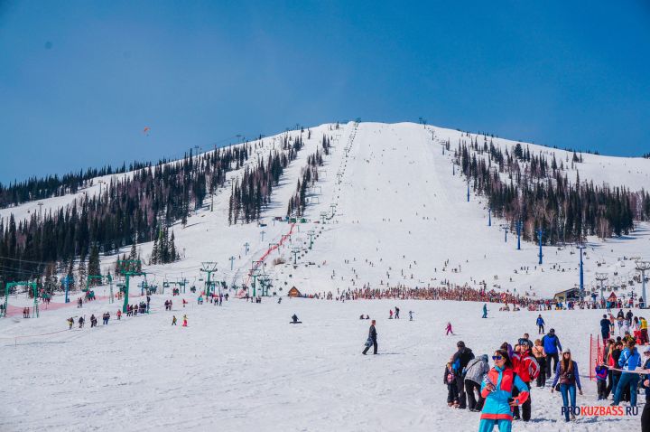 В Кузбассе возобновили турпоезд «Шерегеш экспресс» с праздничным маршрутом