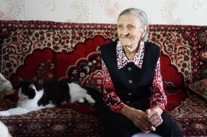 Труженица тыла Зоя Плотникова отпраздновала 103 года в Кемерове