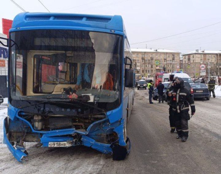 Пассажирский автобус устроил беспредел на трассе в Новокузнецке