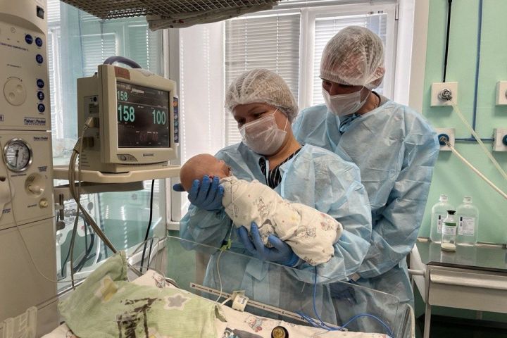 В Кузбассе многодетная семья встретила рождение первой тройни 2025 года