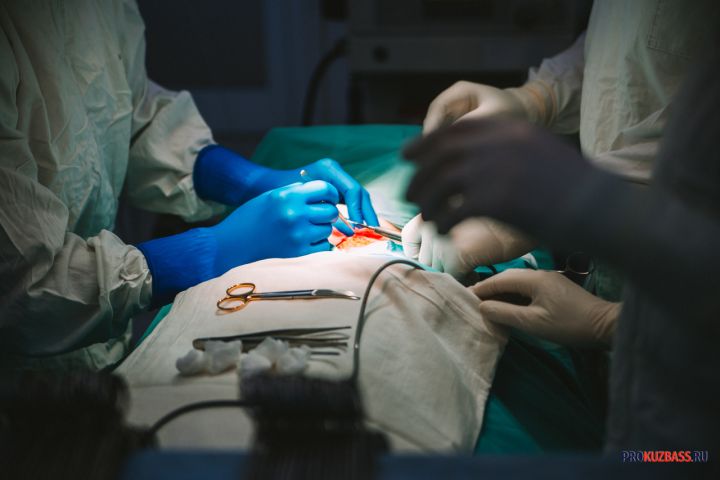 Новокузнецкие медики спасли жизнь пациенту с крупной опухолью