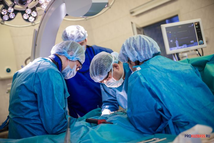 В Кемерове хирурги выложили видео редкой операции в Telegram