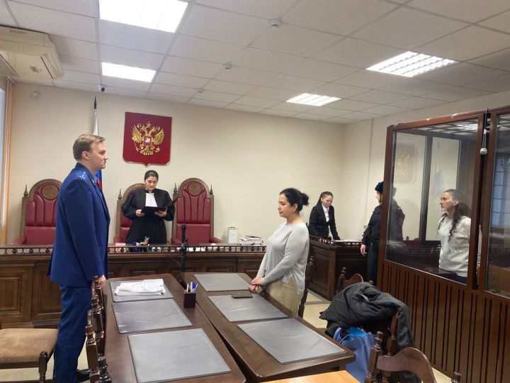 Мама-блогер из Кузбасса избивала дочь и заставляла её просить милостыню