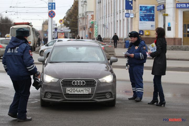В Кузбассе сразу у трёх водителей отобрали  автомобили