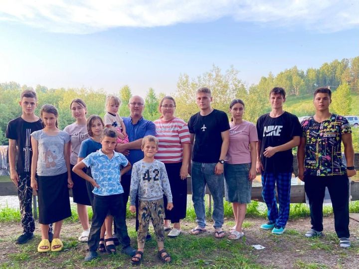 Многодетная семья из Кузбасса получила высшую государственную награду