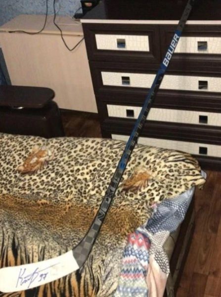 В Новокузнецке продают клюшку самого дорогого хоккеиста мира