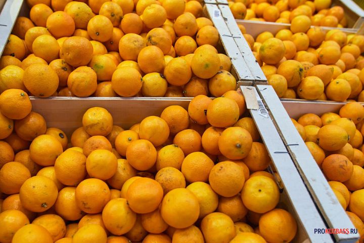 Магазинный секрет раскрыт: мандарины выдают свою спелость ещё на полке