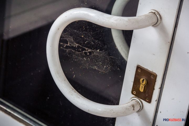 В Кемерове объяснили открытые двери в туалетах школы №37 