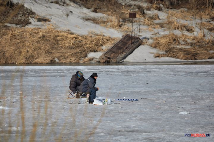 Кузбассовцам запретили подлёдную рыбалку