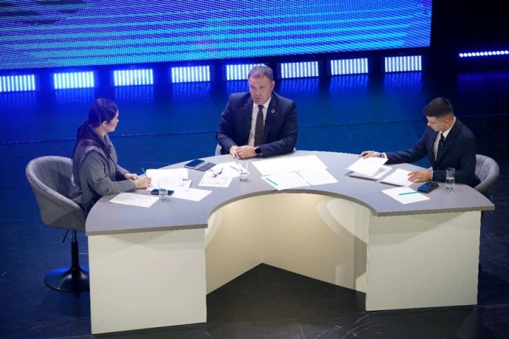 Новая поликлиника и обновленное шоссе в Новокузнецке выходят на финишную прямую